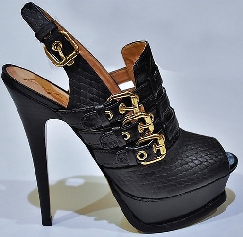 Mi fetiche de tacones altos y botas no.1
 #19768480
