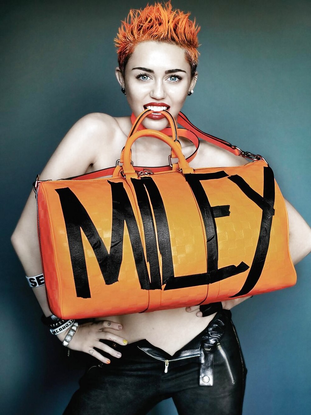 Miley cyrus - v magazine 2013
 #19793642