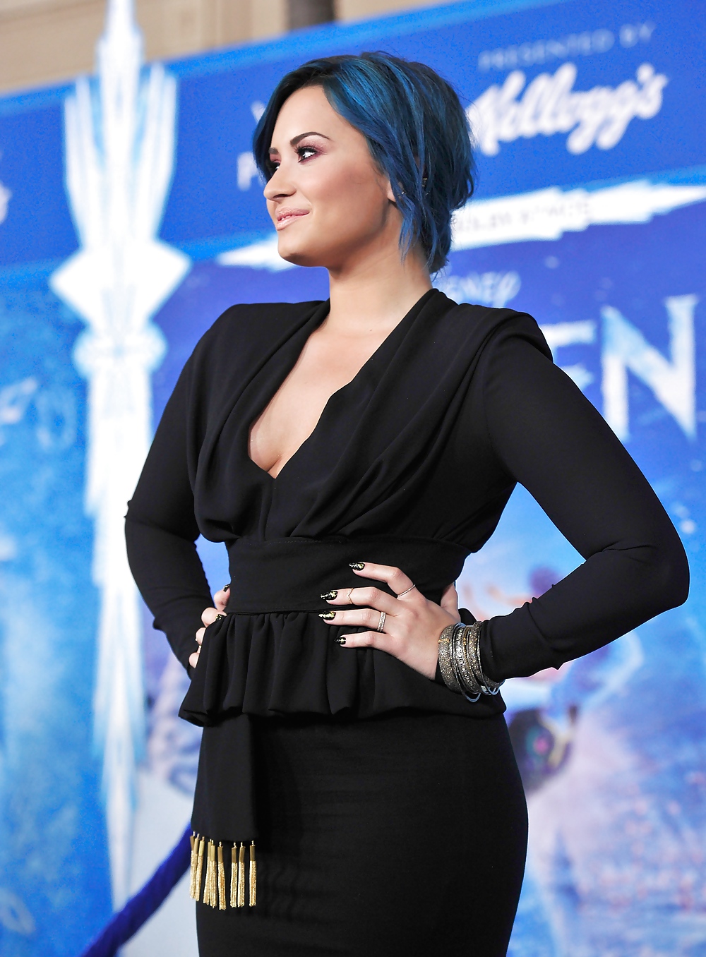 Demi Lovato with blue hair and business style #22180104