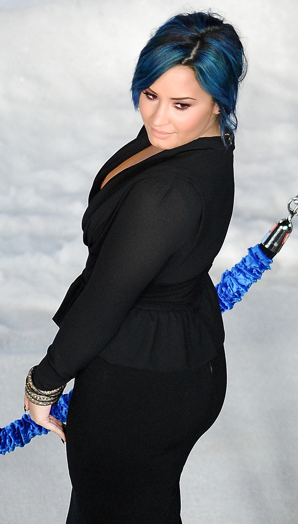 Demi Lovato with blue hair and business style #22180118