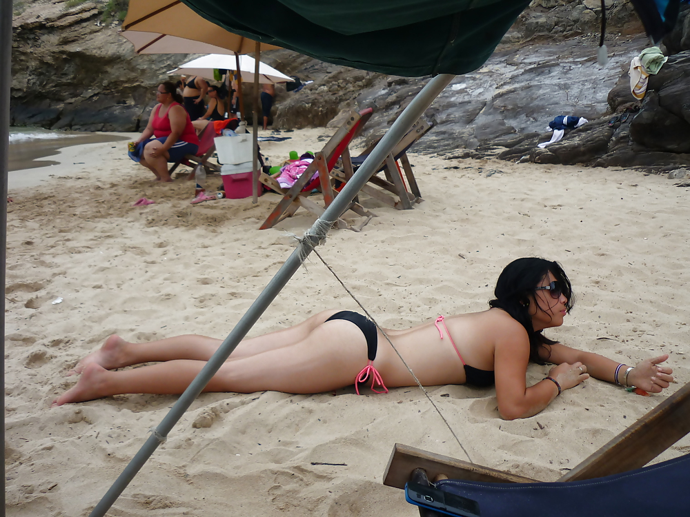 Amigas maria y violeta en la playa #21730315