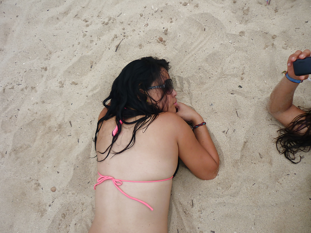 Amigas maria y violeta en la playa
 #21730411