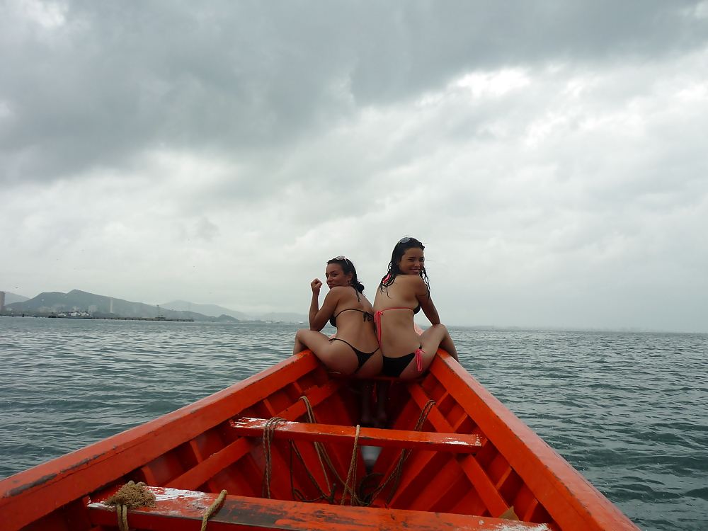 Amigas maria y violeta en la playa
 #21730540