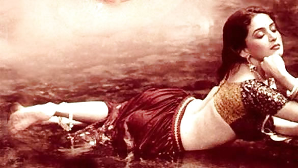 Alluring Madhuri dixit – raat ki rani..