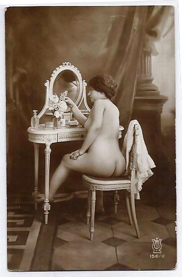 Vintage Erotische Fotokunst 19 - Mädchen Und Spiegel #14804476