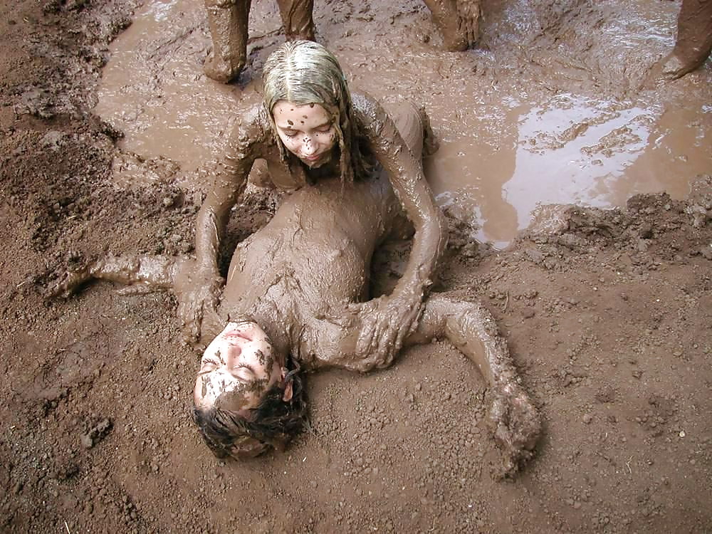 泥だらけの女の子2
 #8662119