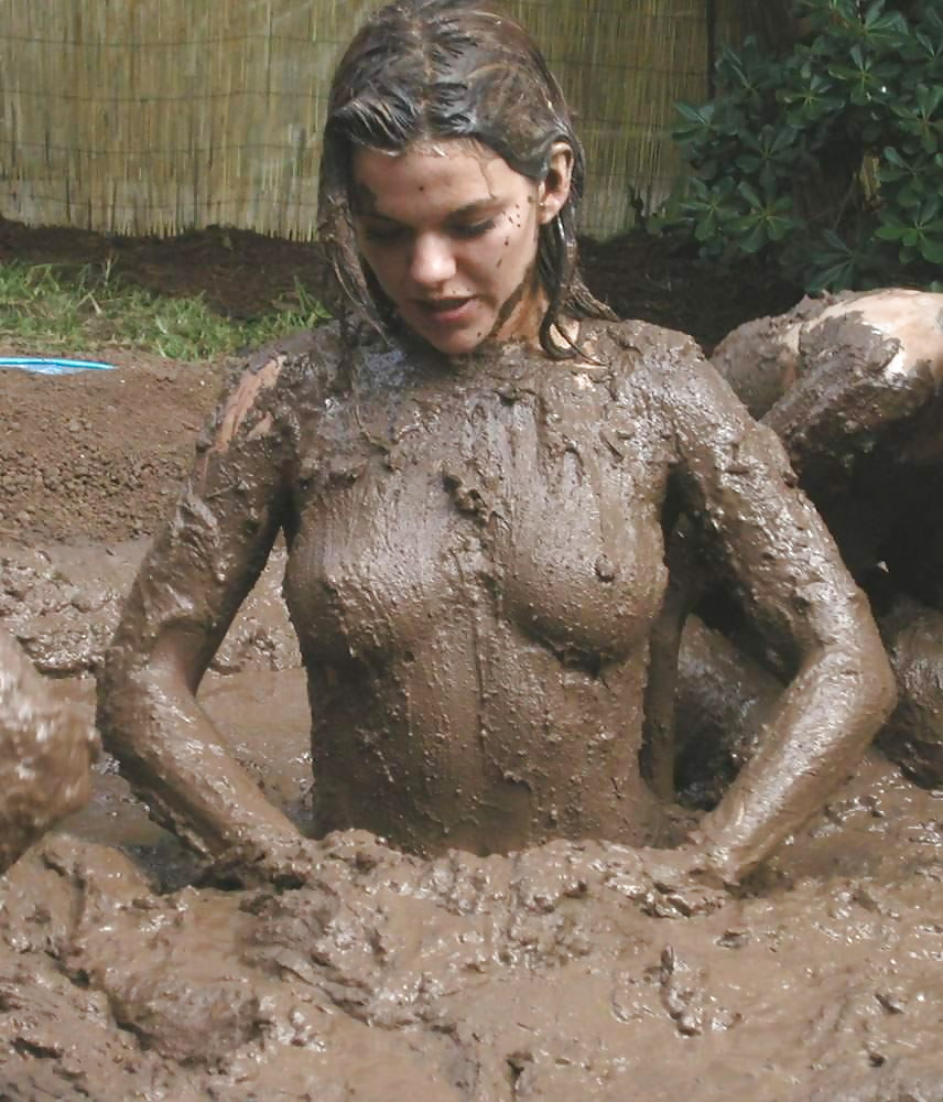 泥だらけの女の子2
 #8662171