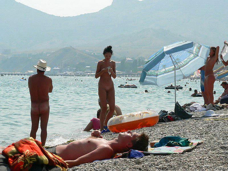 Spiaggia nudista adolescenti
 #648897