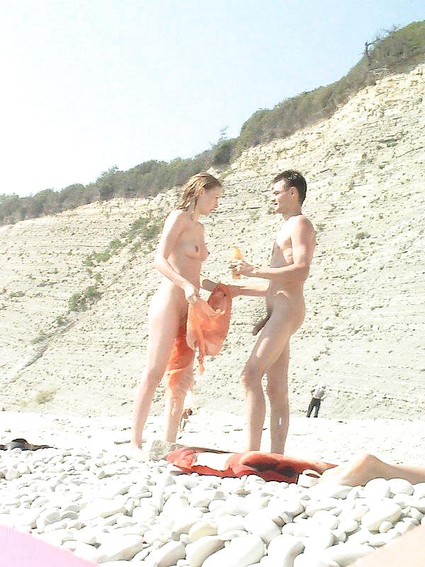 Spiaggia nudista adolescenti
 #648929