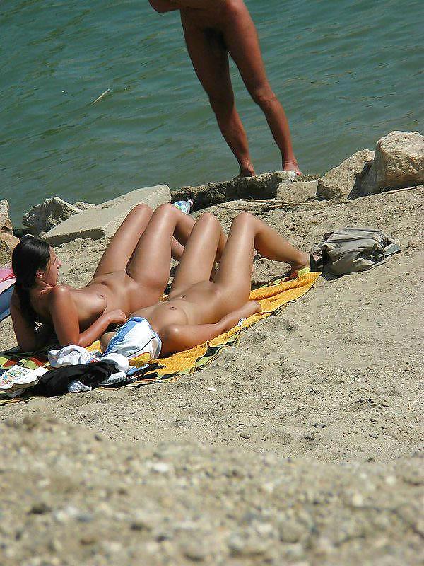 Spiaggia nudista adolescenti
 #649093