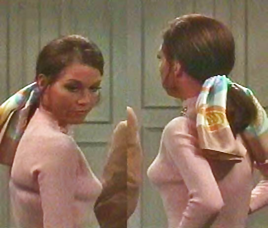 Mary Tyler Moore Legshow plus Fakes #4610498