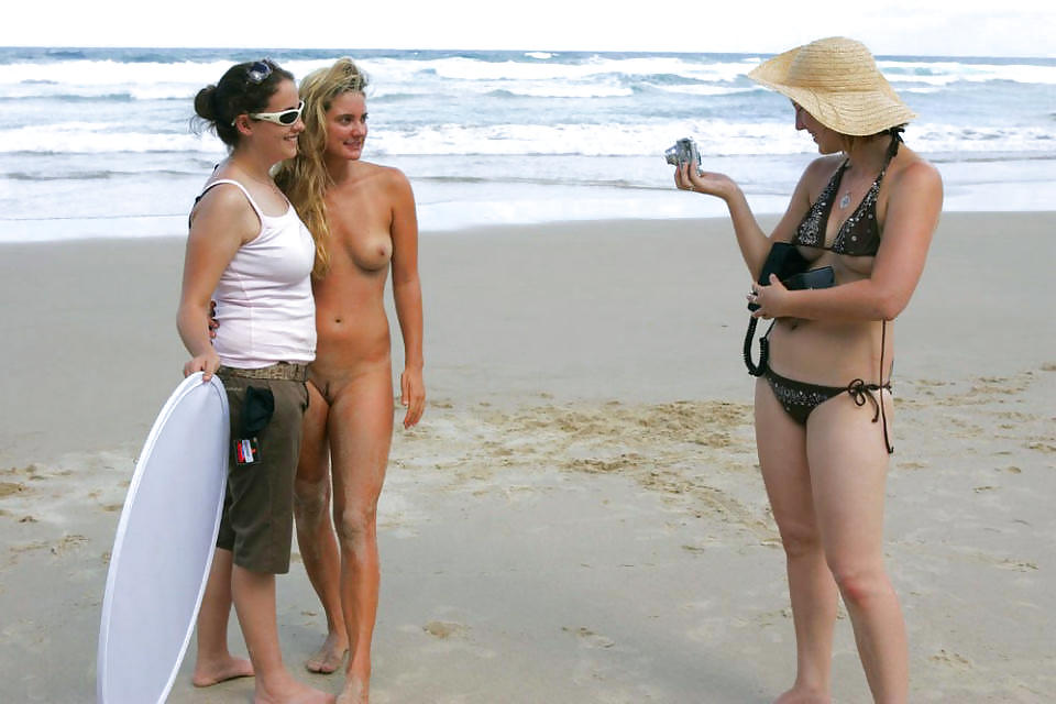 Sono un nudista sulla spiaggia
 #254242