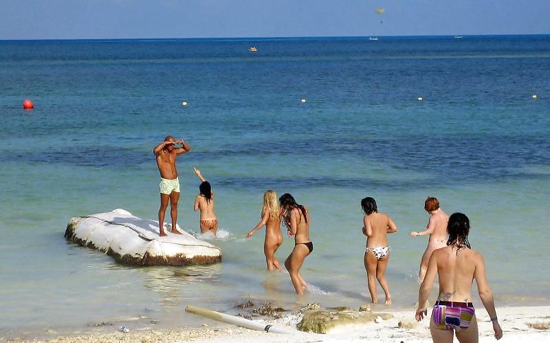 Sono un nudista sulla spiaggia
 #254401