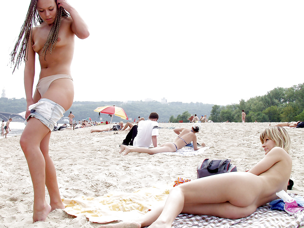Playa desnuda
 #8290622
