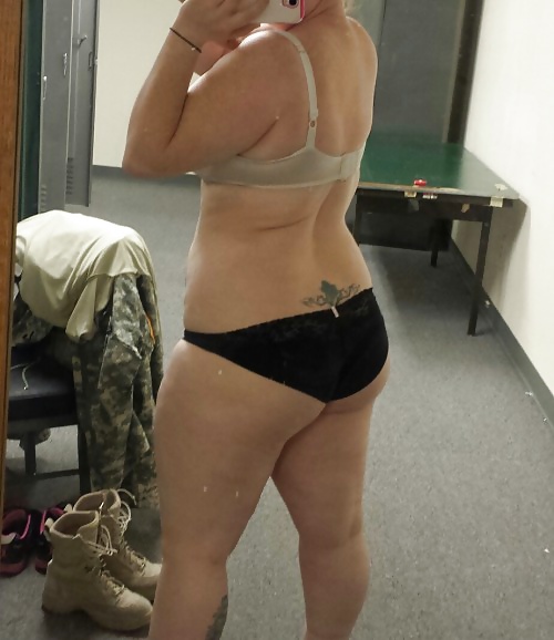 Random hot girls in the military #20838198