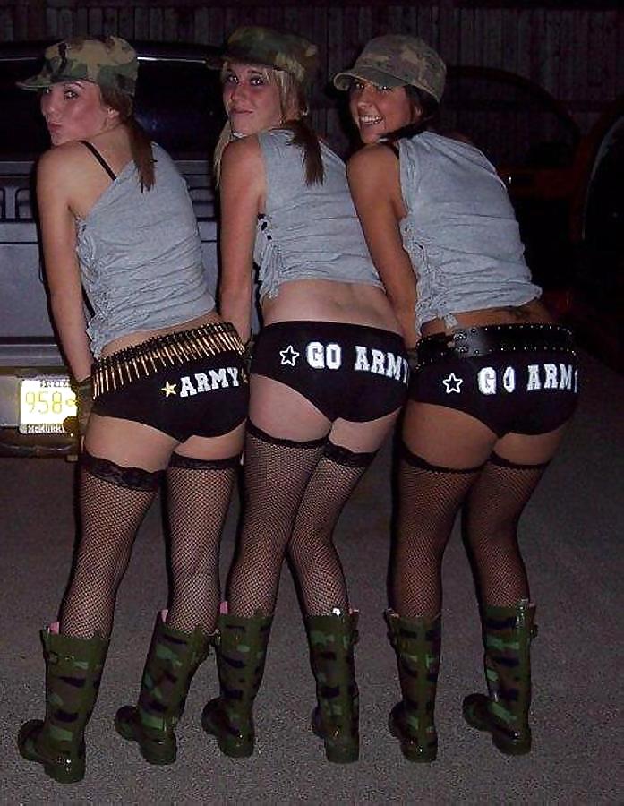 Chicas calientes al azar en el ejército
 #20838755