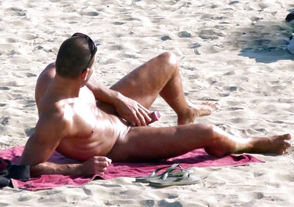 Spiaggia nudista grobbing iii
 #20246378