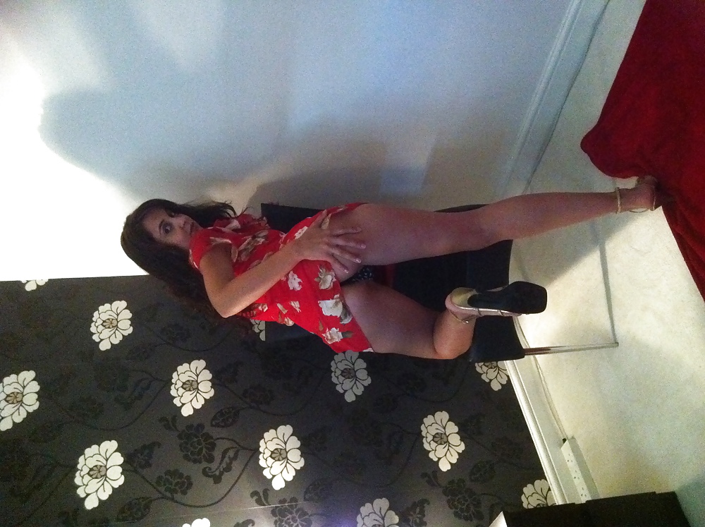 Indian NRI MILF loves to pose and suck #9517152