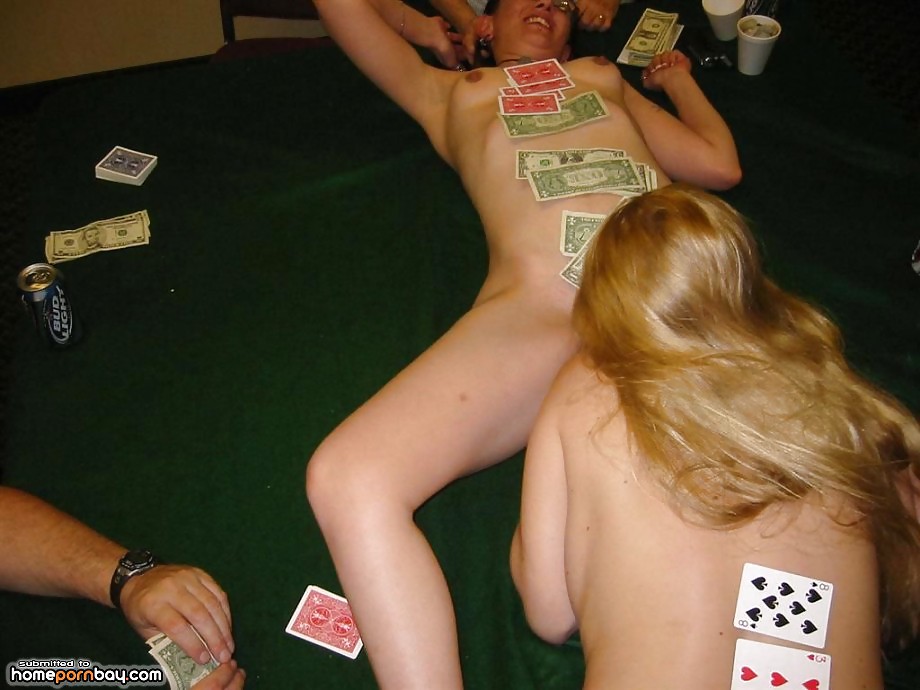 Lo strip poker è il nostro gioco
 #13424597