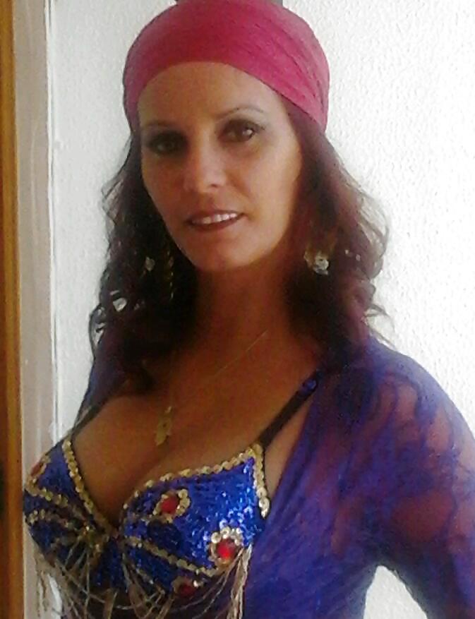 Gitana #19032575
