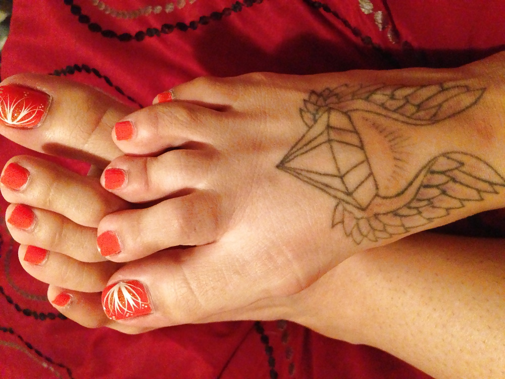 Sexy dedos de los pies asiáticos camboyanos naranja
 #18335245
