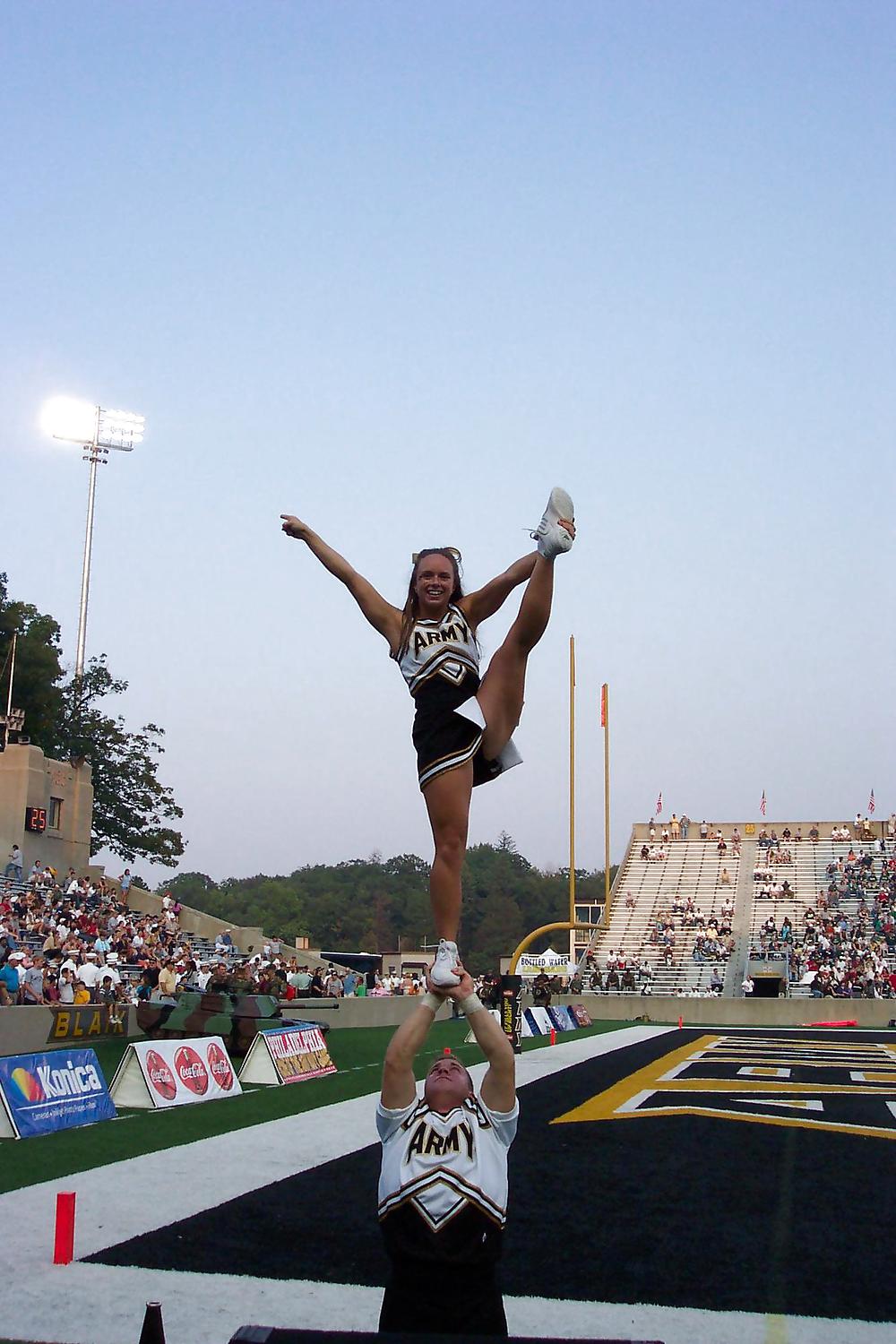 軍隊の尻軽女 - usma west point cheerleaders
 #17303222