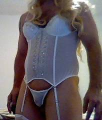 Crossdressing in lingerie da sposa
 #9435346