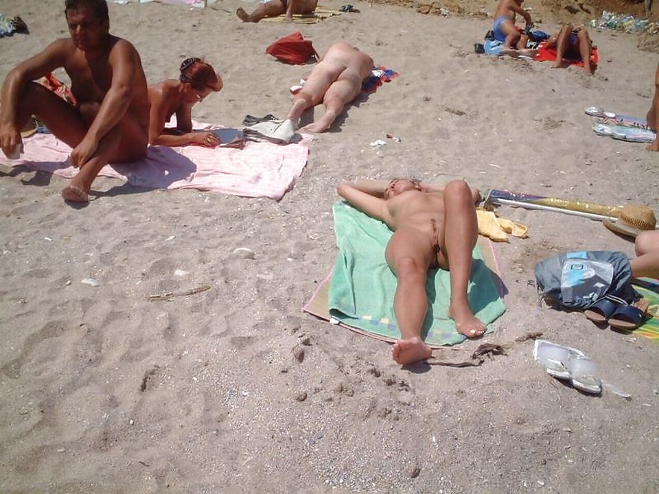 Più divertimento sulla spiaggia nuda
 #446432