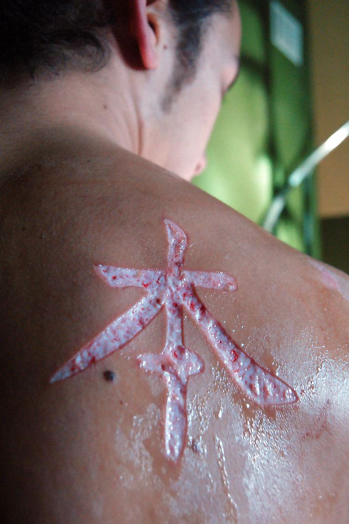 Scarification - teens most popular body modification #9454133