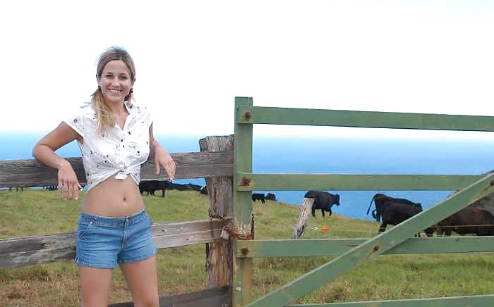 Blond teen strips infront of a fence for cows #5534591
