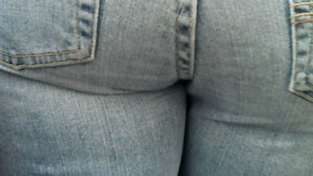 Cumon on look at nice big ass in butt tight jeans
 #3638796