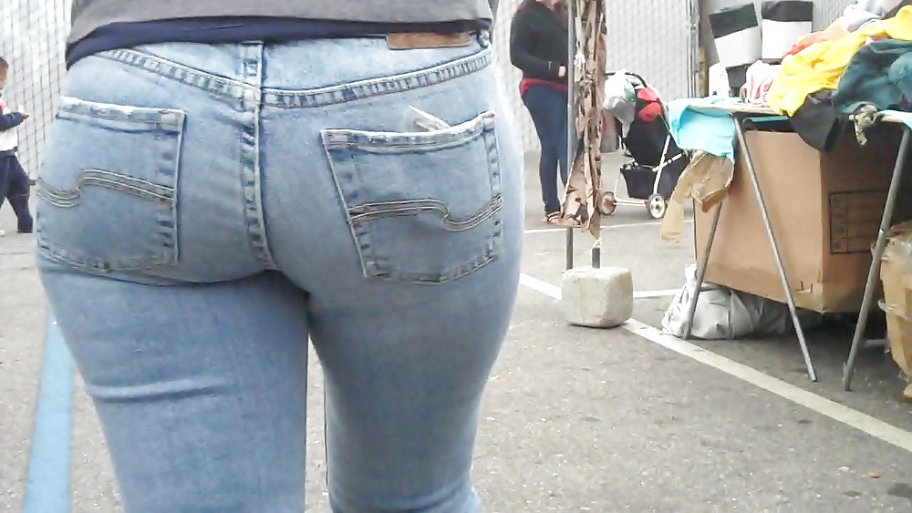 Cumon on look at nice big ass in butt tight jeans
 #3638904