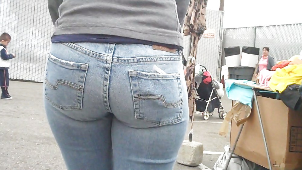 Cum Auf Blick Auf Schönen Großen Hintern In Engen Jeans Hintern #3638927