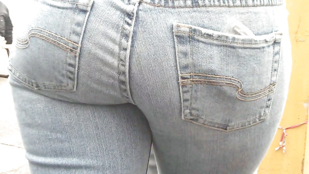 Cum Auf Blick Auf Schönen Großen Hintern In Engen Jeans Hintern #3638943