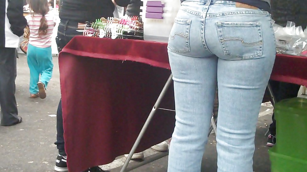 Cum Auf Blick Auf Schönen Großen Hintern In Engen Jeans Hintern #3639004