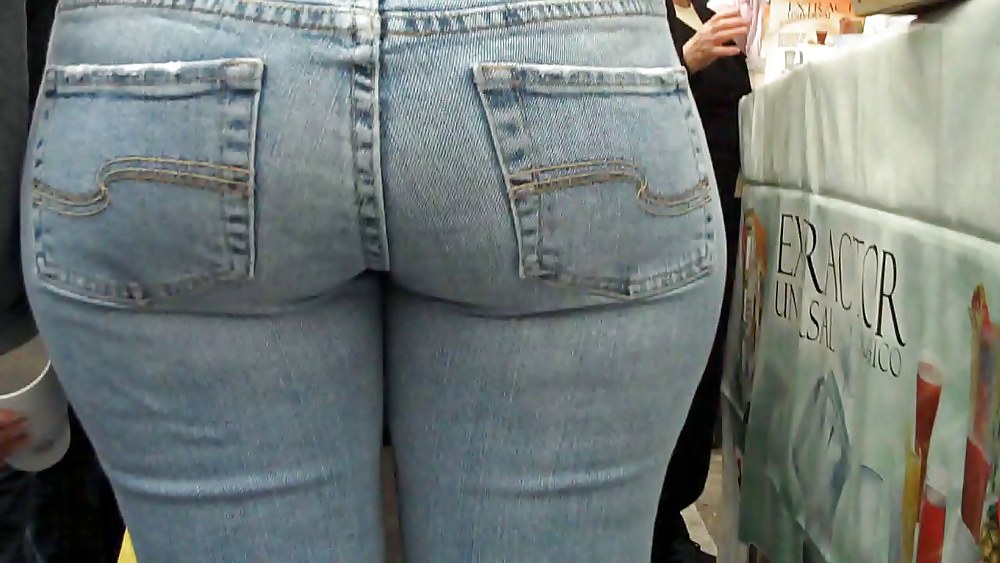 Cum Auf Blick Auf Schönen Großen Hintern In Engen Jeans Hintern #3639043