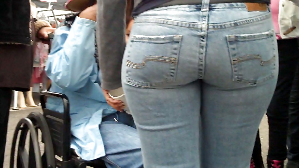 Cumon on look at nice big ass in butt tight jeans
 #3639084