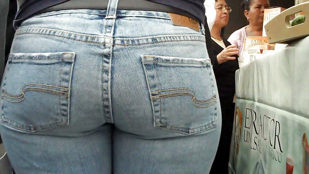 Cumon on look at nice big ass in butt tight jeans
 #3639105