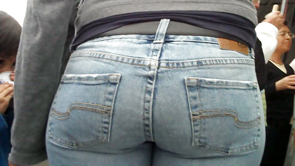 Cumon on look at nice big ass in butt tight jeans
 #3639120