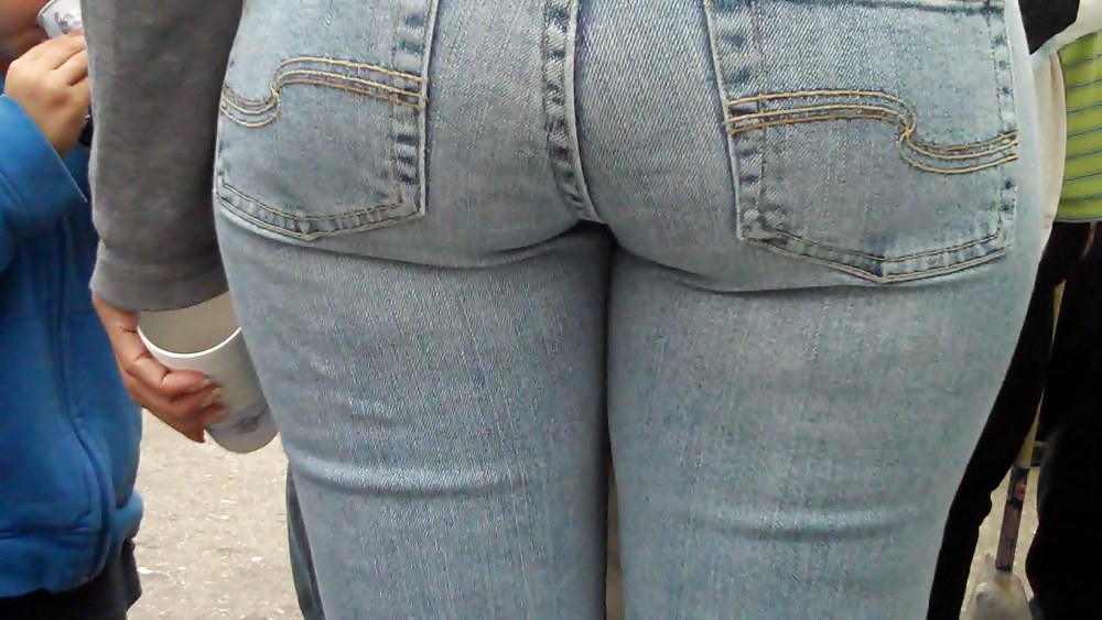Cum Auf Blick Auf Schönen Großen Hintern In Engen Jeans Hintern #3639182