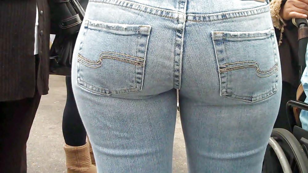 Cum Auf Blick Auf Schönen Großen Hintern In Engen Jeans Hintern #3639215