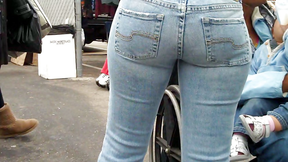 Cumon on look at nice big ass in butt tight jeans
 #3639258