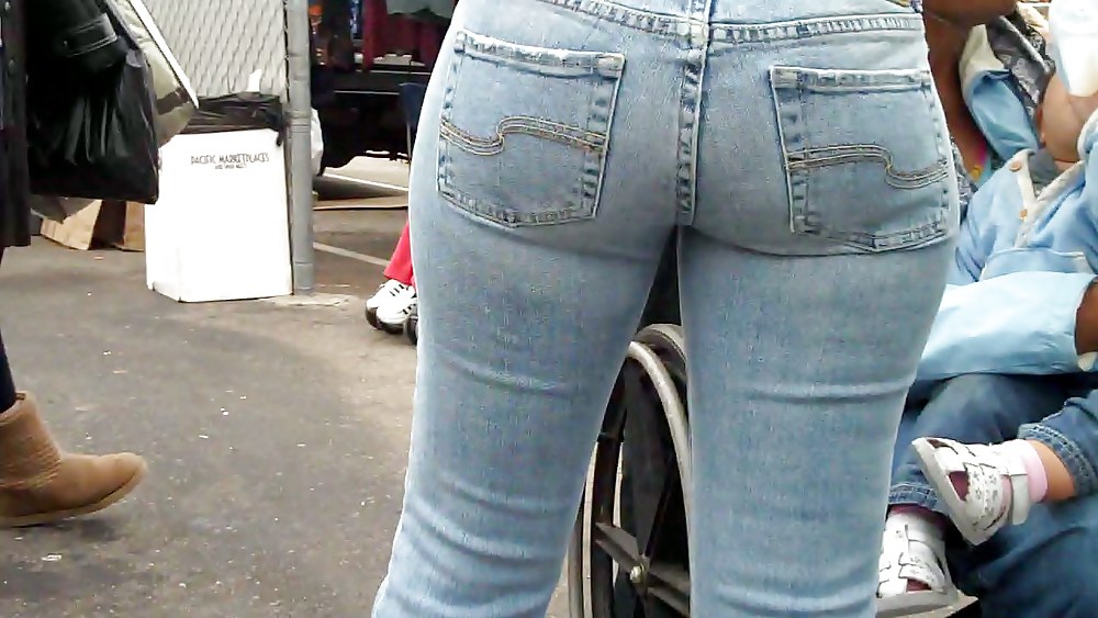 Cum Auf Blick Auf Schönen Großen Hintern In Engen Jeans Hintern #3639258