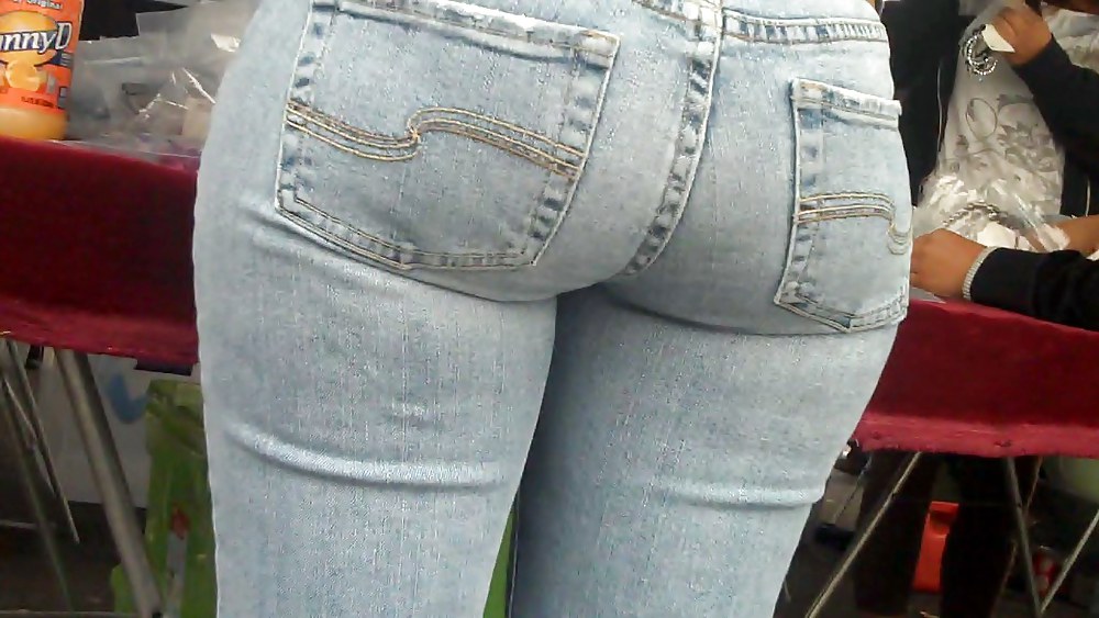Cumon on look at nice big ass in butt tight jeans
 #3639286