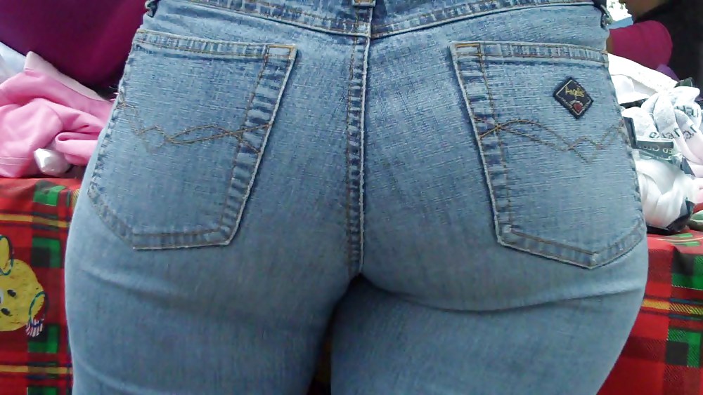 Cumon on look at nice big ass in butt tight jeans
 #3639378