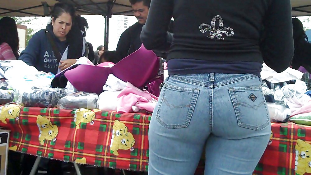Cumon on look at nice big ass in butt tight jeans
 #3639397