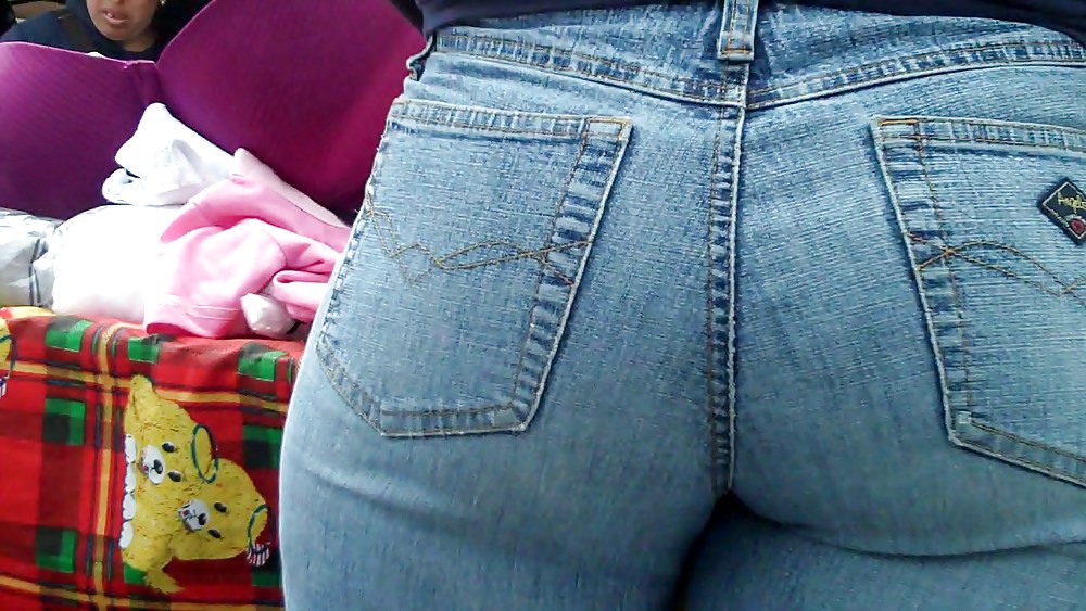 Cumon on look at nice big ass in butt tight jeans
 #3639414