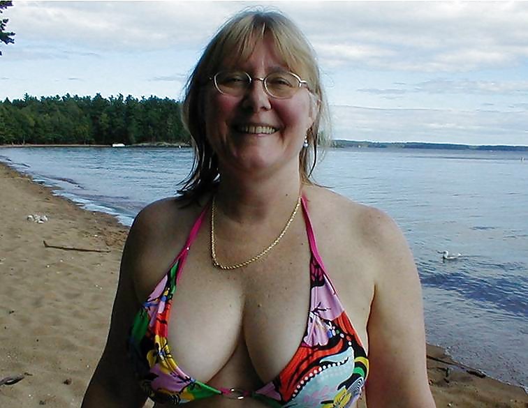 Older women in bikini. (most saggy tits).