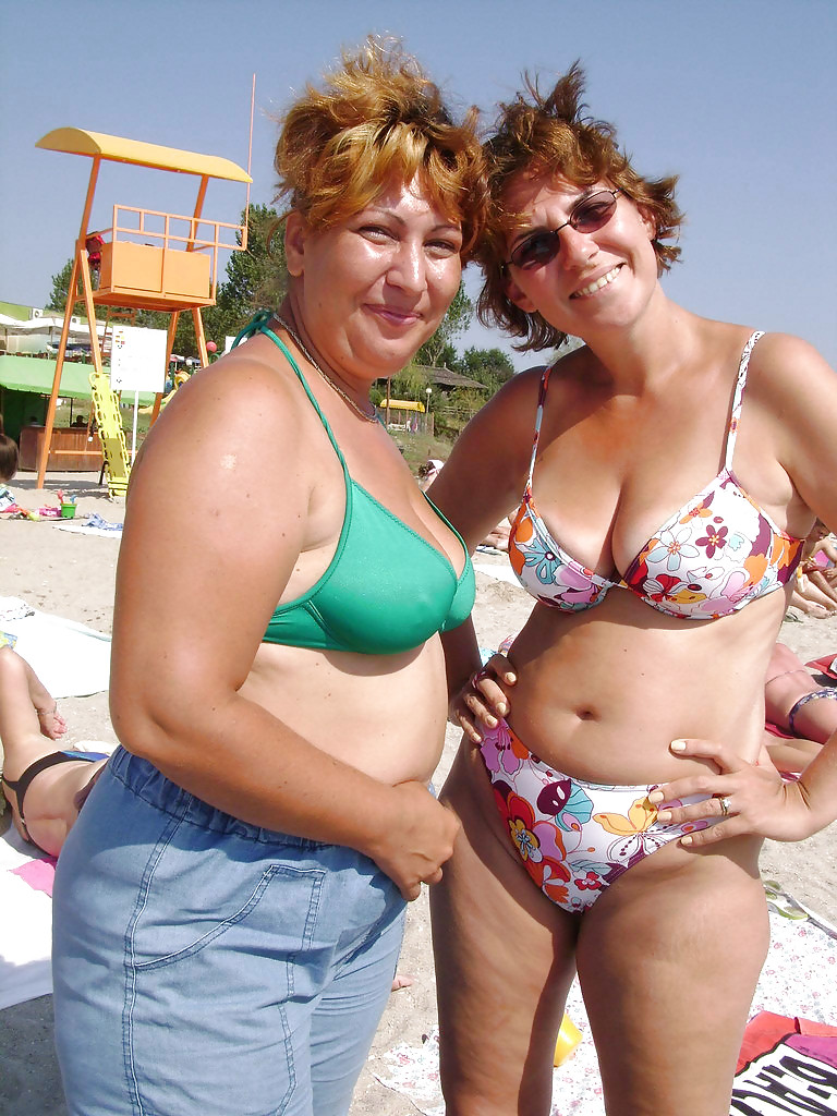 Older women in bikini. (most saggy tits). #4765171