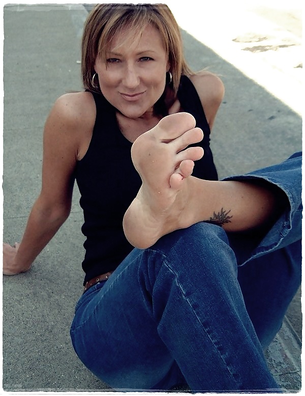 Give me feet #4224374